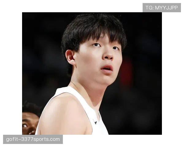 杨瀚森突破篮下效率提升显著 拉开与其他内线新秀差距